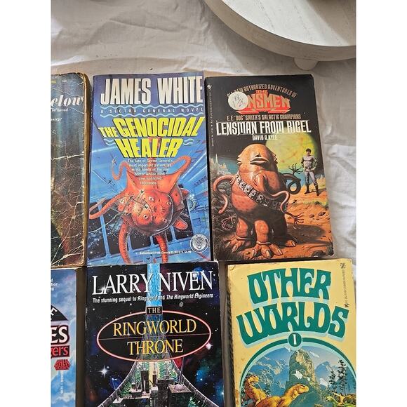 Lot of 9 VTG James White, Larry Niven, William Shatner Sci-Fi Paperback Books - Picture 3 of 7